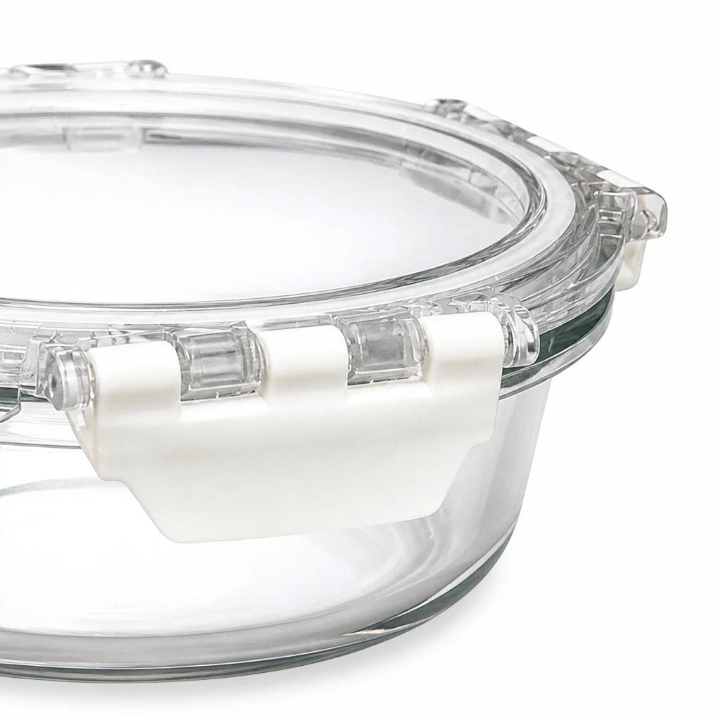 INOUTHOMECO 635ml round borosilicate glass food storage bowl with a clear airtight lid and white 4-latch locking clips.